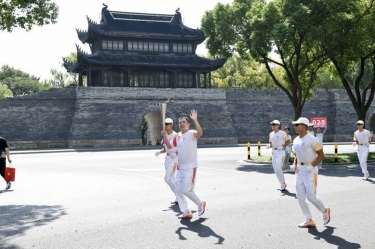 笑臉與熱情刷屏！這名火炬手是景興人！